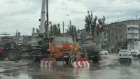 Новости » Коммуналка: Больше месяца около автовокзала Керчи не могут устранить порыв