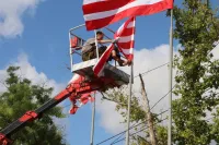Новости » Общество: В Керчи приступили к замене флагов
