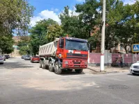 В Керчи возобновились работы по ремонту тротуаров вдоль улицы Свердлова