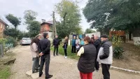 Новости » Общество: В Керчи жильцы домов по улице Комарова ждут благоустройства двора