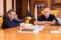 Новости » Общество: Сергей Аксёнов сообщил о временной фиксации стоимости бензина на крымских АЗС